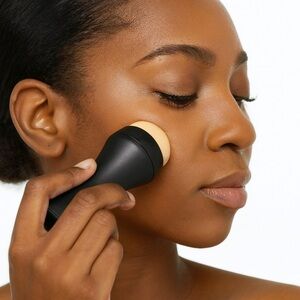 Oil Absorbing Volcanic Facial Roller